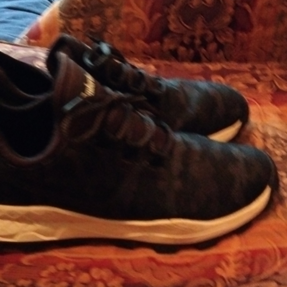Shoes - Picture 2 of 4